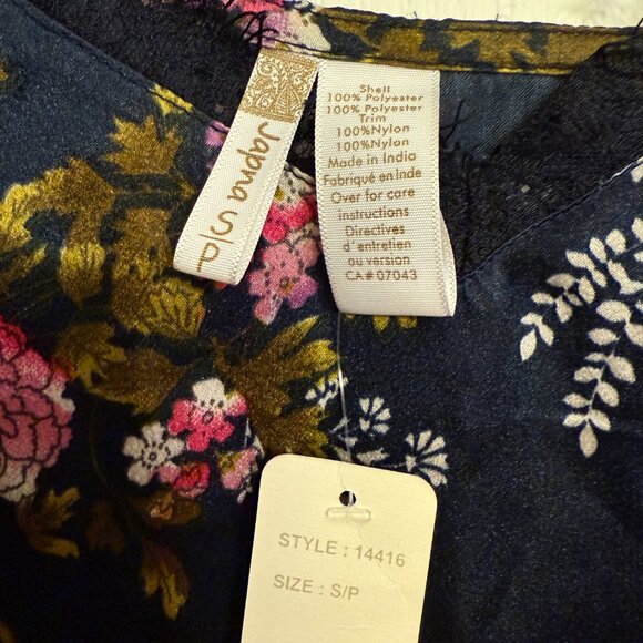 Black Floral Lace Top - Picture 5 of 5